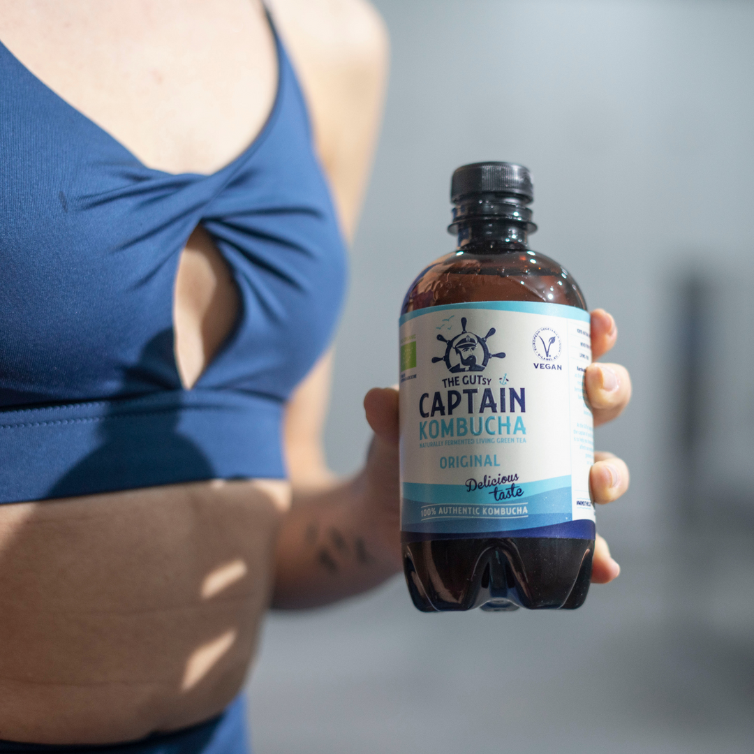 Kombucha GUTsy Captain Original servida em copo