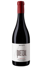 Carregar imagem na galeria: Garrafa de Quetzal Família Grande Reserva Tinto, Alentejo, Quinta do Quetzal